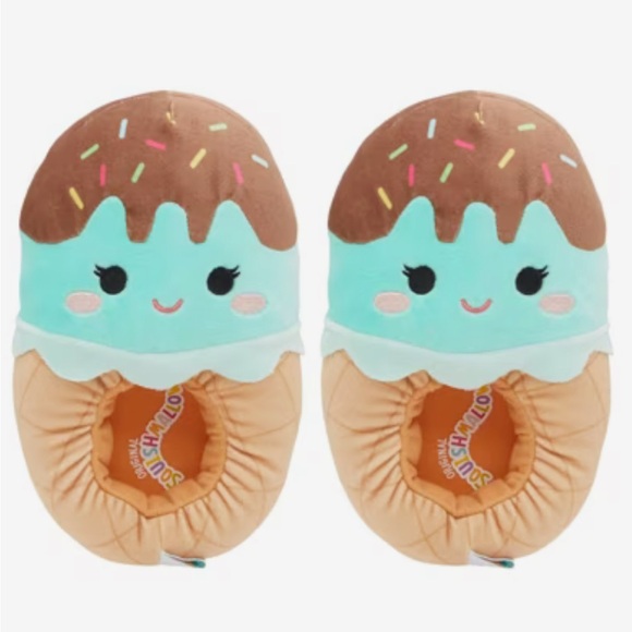 Squishmallows Other - Squishmallows Maya the Mint Ice Cream Kids Slippers - size 6-7